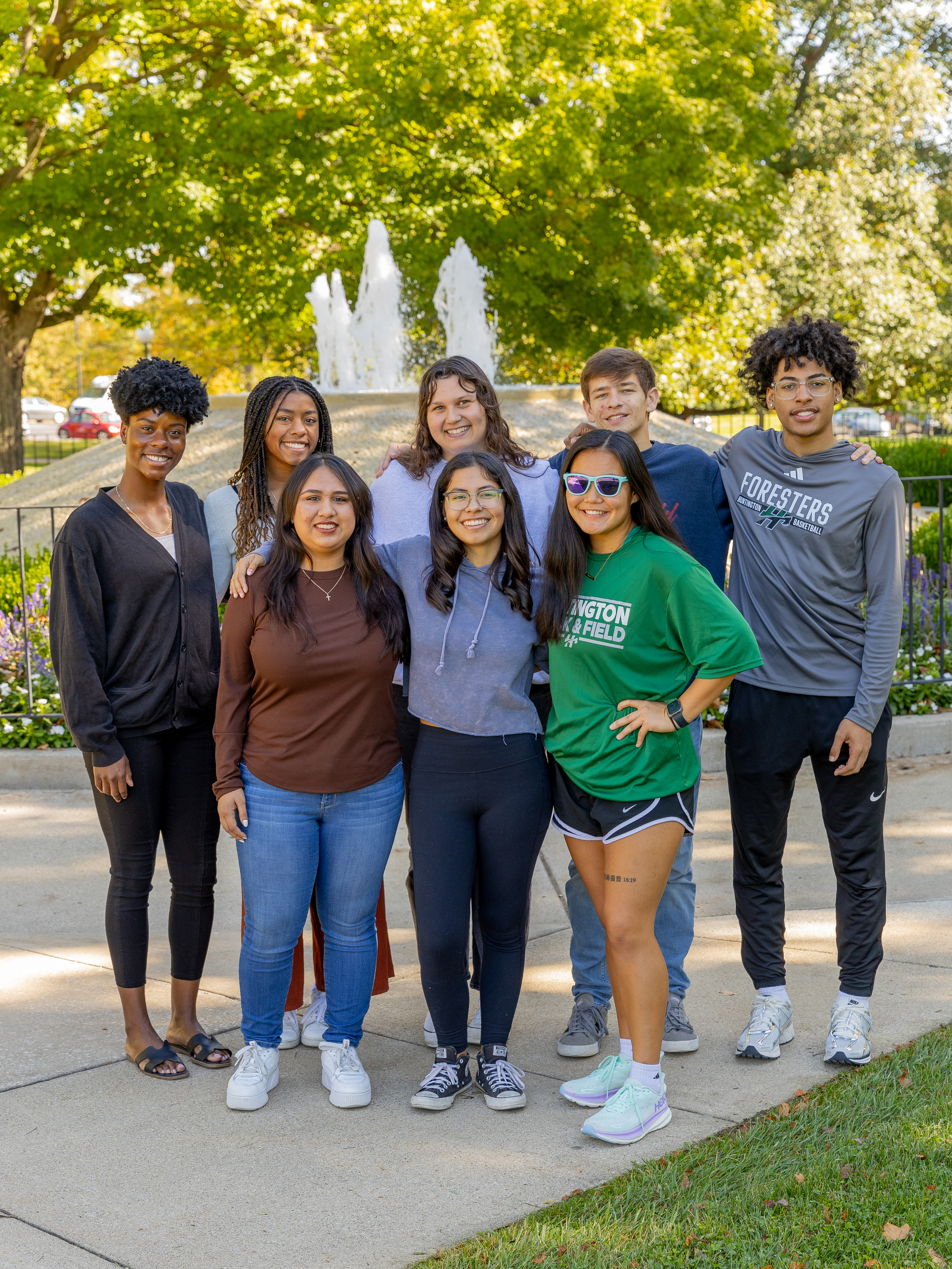 A group of students stand in front of the HU fountain